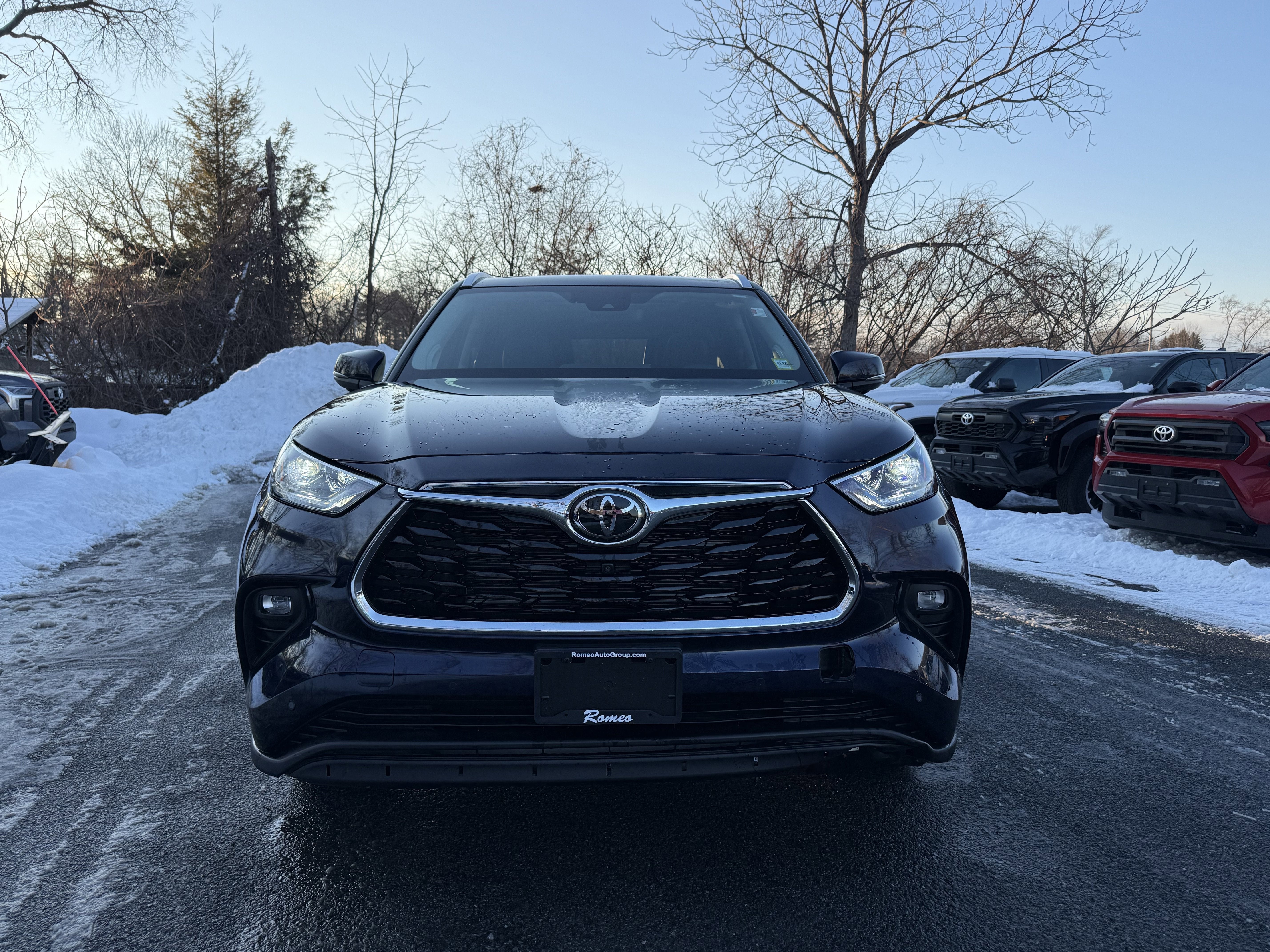 2025 Toyota Highlander Hybrid Platinum