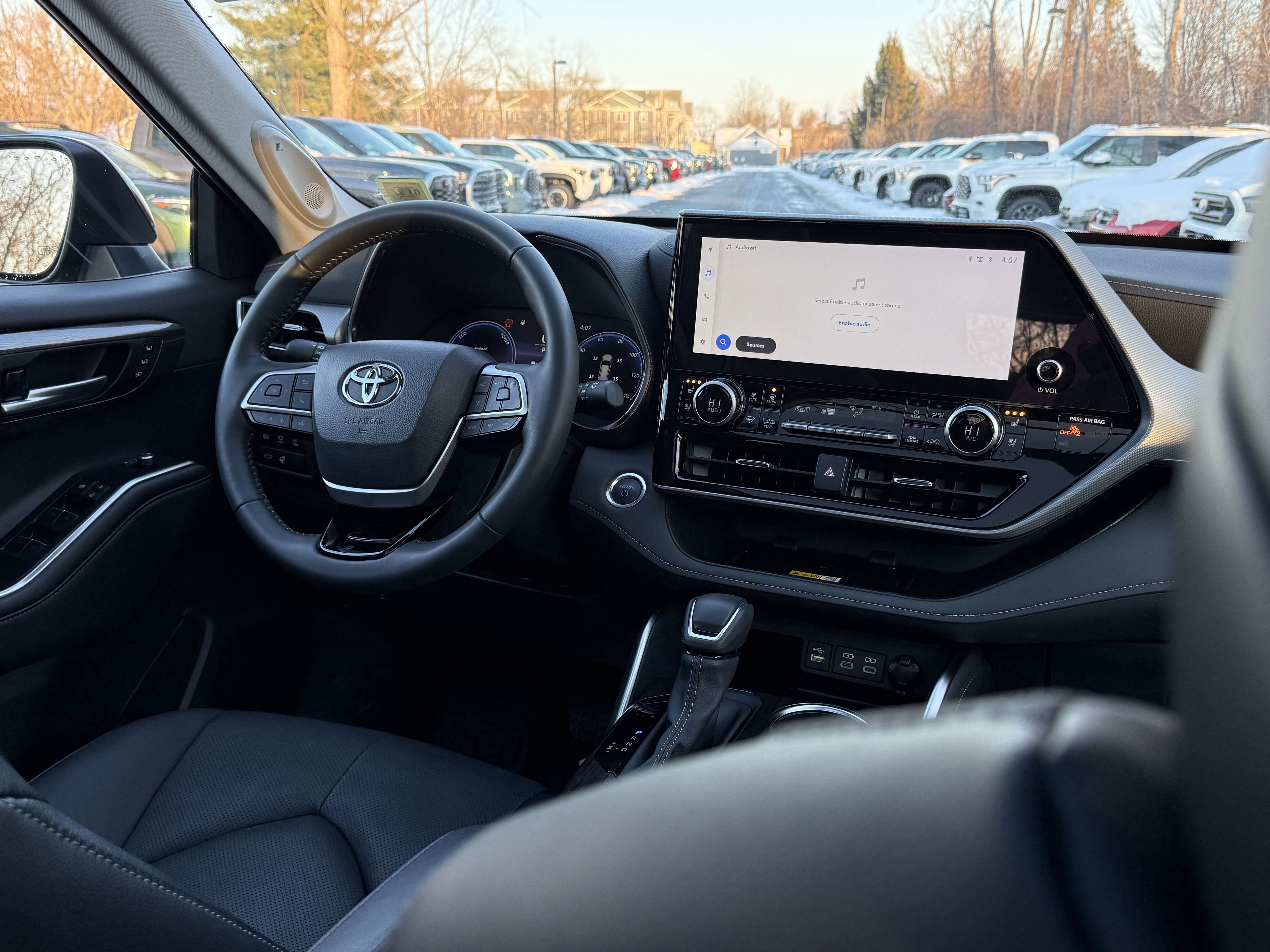 2025 Toyota Highlander Hybrid Platinum