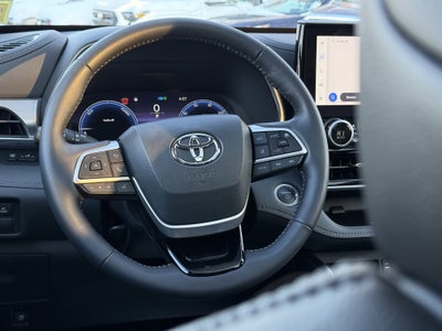 2025 Toyota Highlander Hybrid Platinum