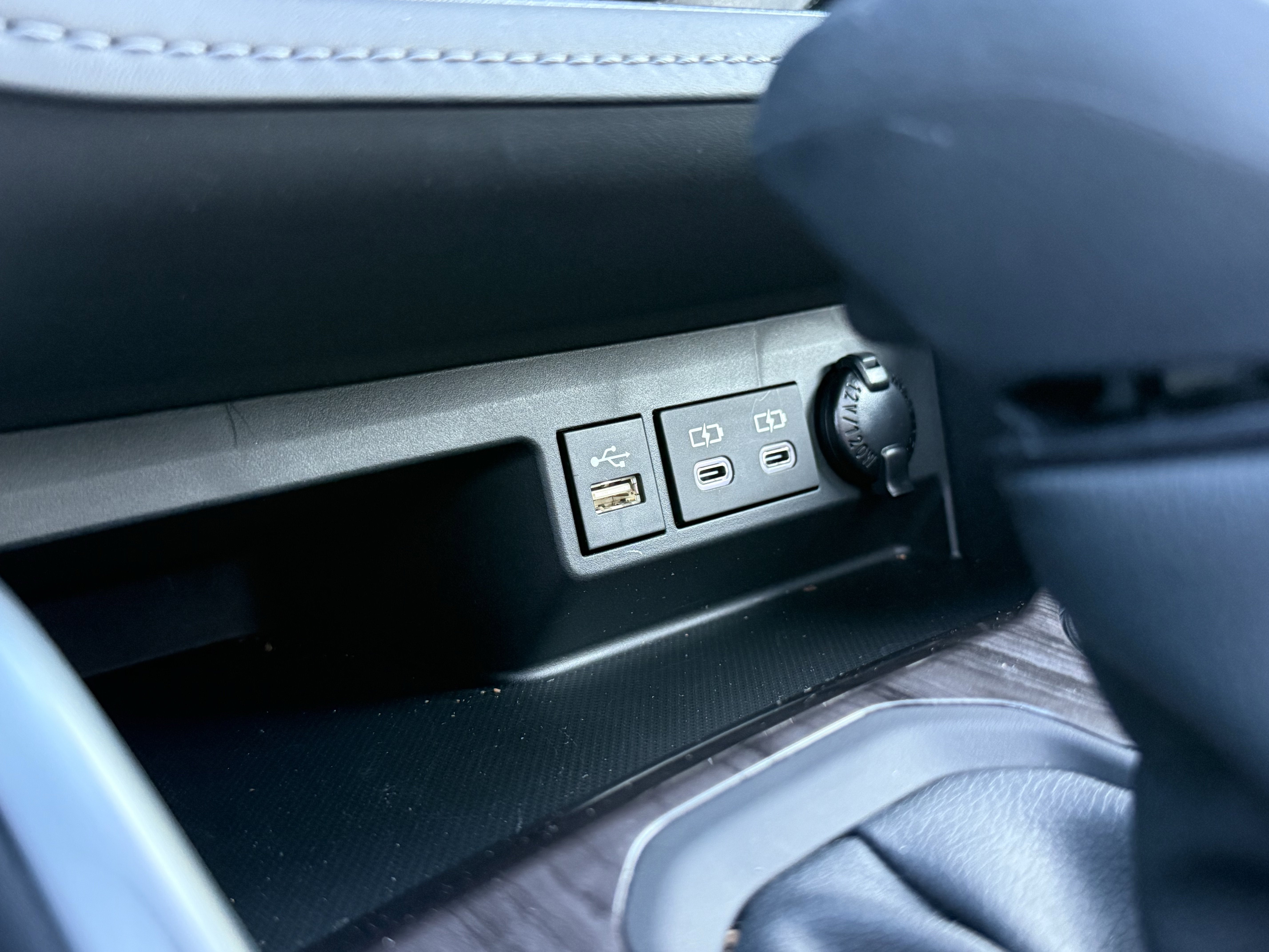 2025 Toyota Highlander Hybrid Platinum