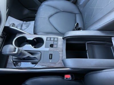 2025 Toyota Highlander Hybrid Platinum