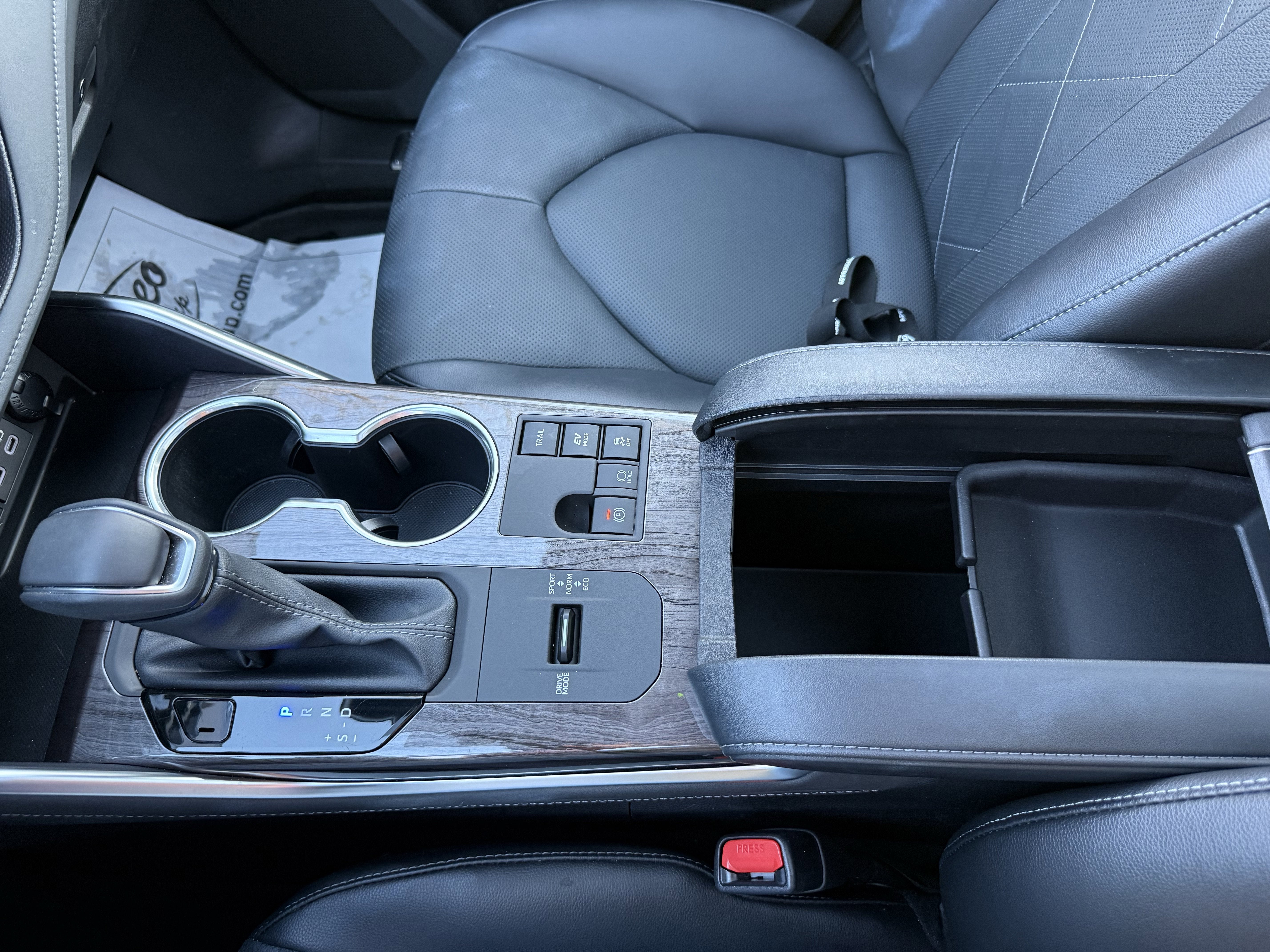 2025 Toyota Highlander Hybrid Platinum