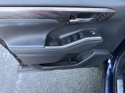 2025 Toyota Highlander Hybrid Platinum