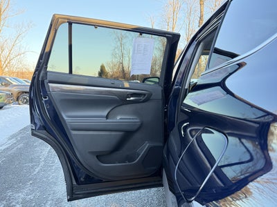 2025 Toyota Highlander Hybrid Platinum