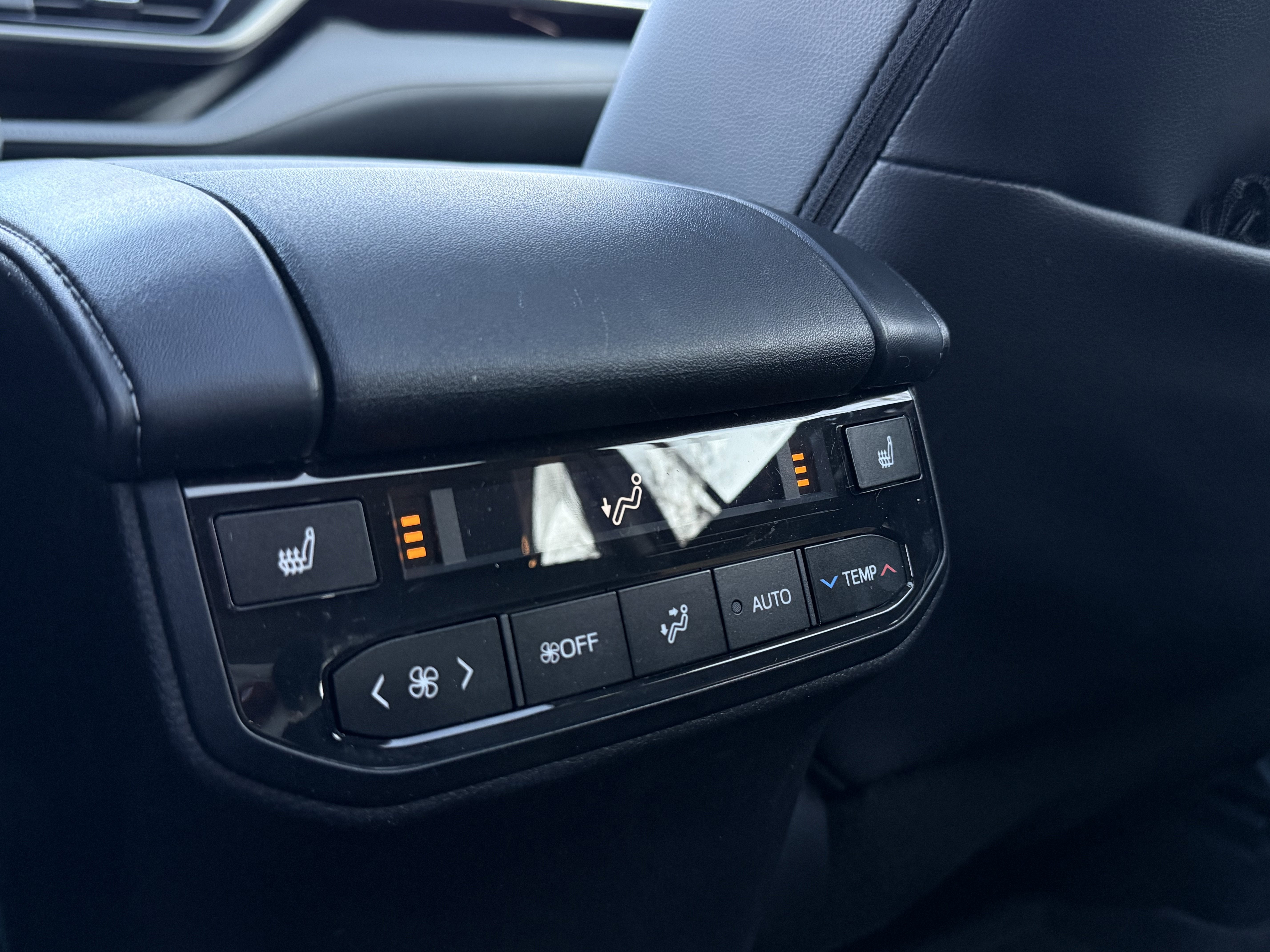 2025 Toyota Highlander Hybrid Platinum