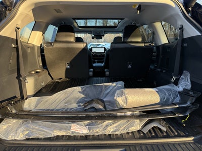 2025 Toyota Highlander Hybrid Platinum