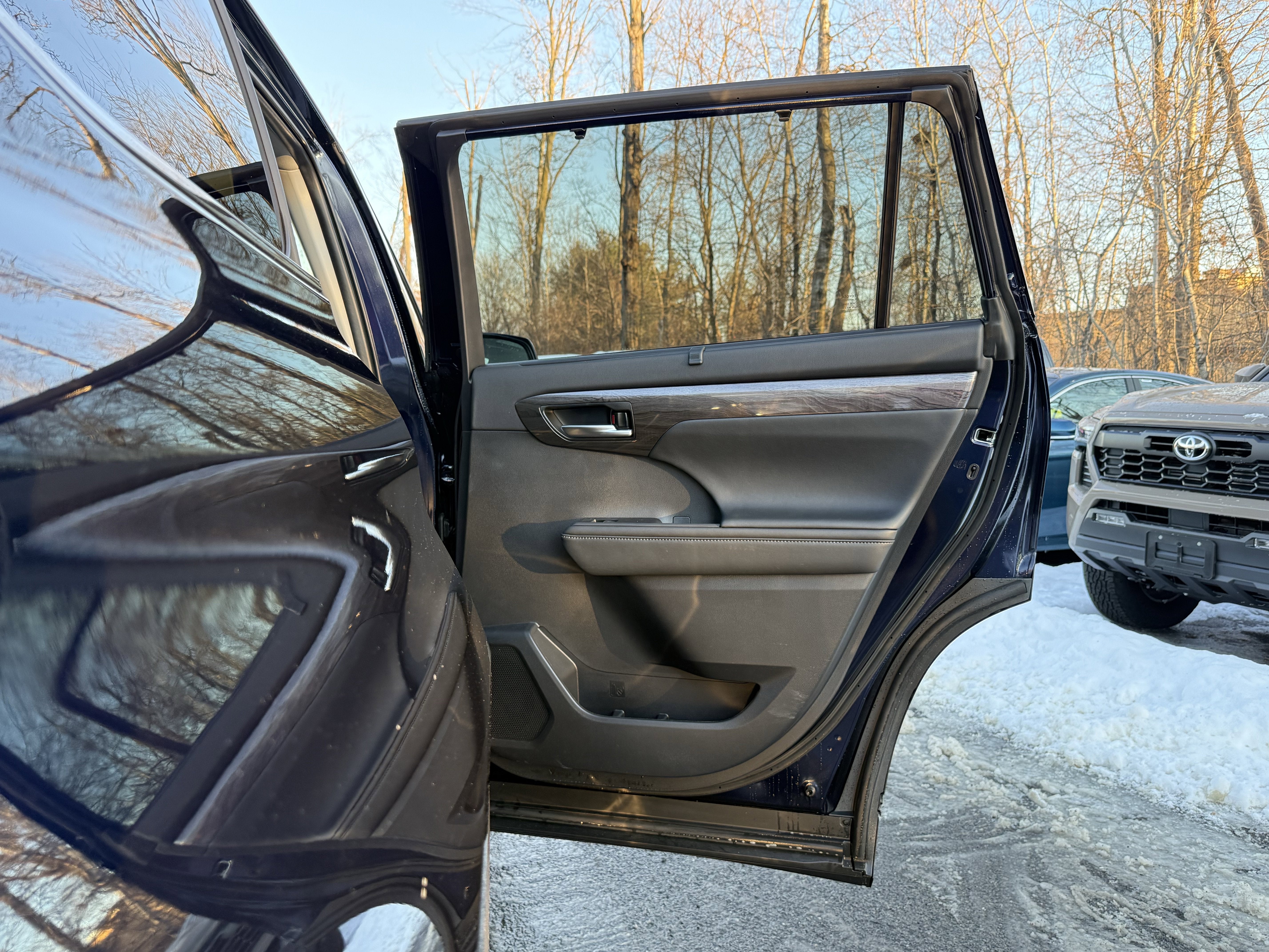 2025 Toyota Highlander Hybrid Platinum