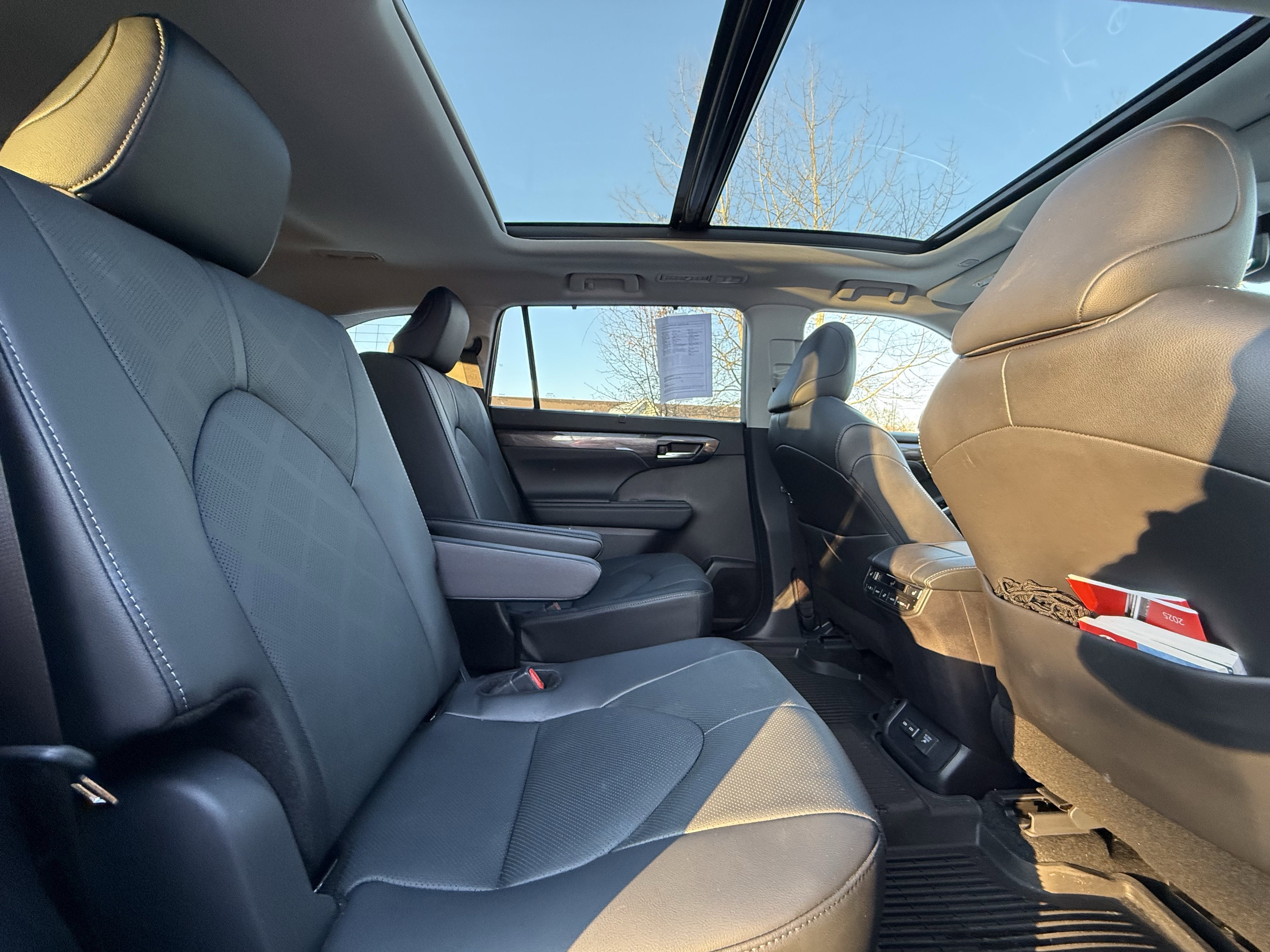 2025 Toyota Highlander Hybrid Platinum