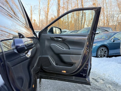 2025 Toyota Highlander Hybrid Platinum