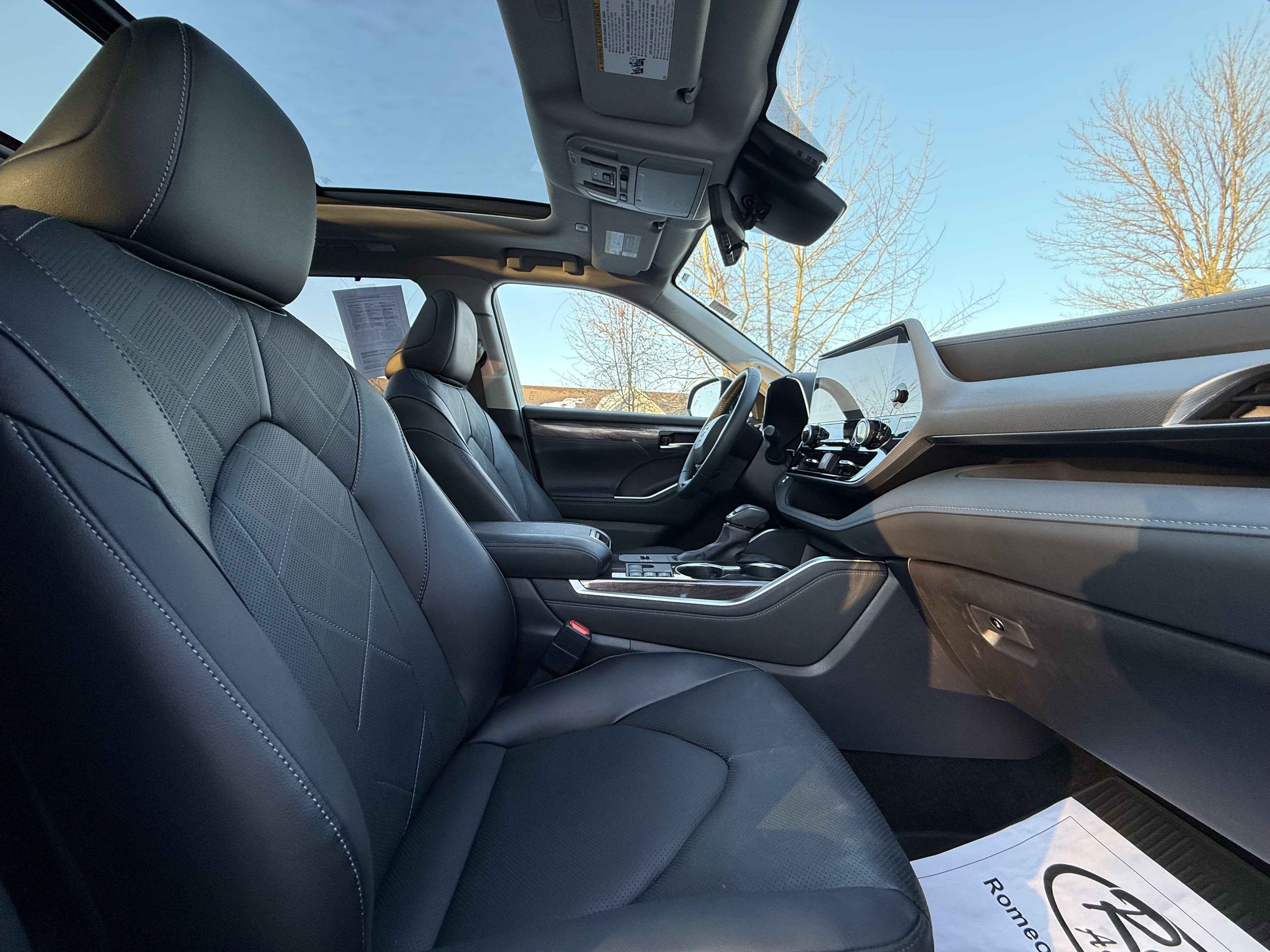 2025 Toyota Highlander Hybrid Platinum