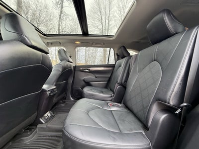 2023 Toyota Highlander Hybrid Platinum