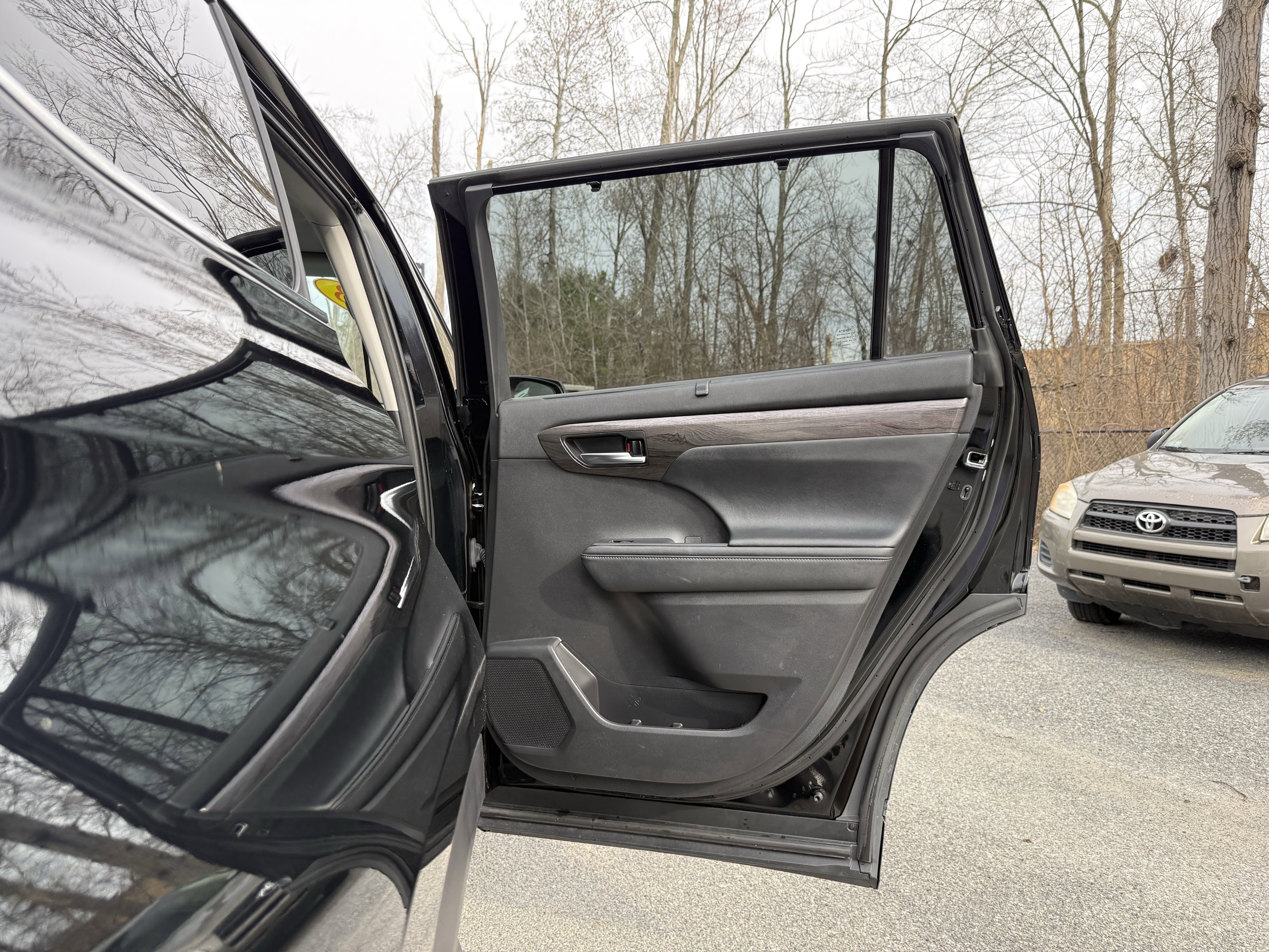 2023 Toyota Highlander Hybrid Platinum