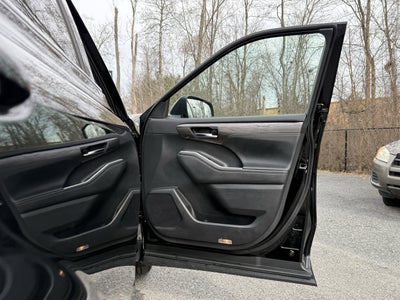 2023 Toyota Highlander Hybrid Platinum