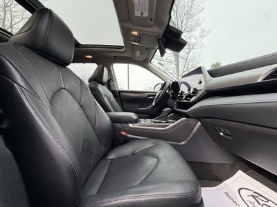 2023 Toyota Highlander Hybrid Platinum
