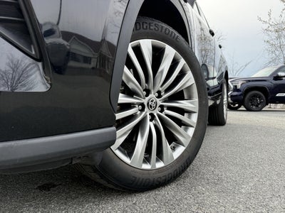 2023 Toyota Highlander Hybrid Platinum