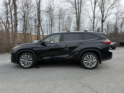 2023 Toyota Highlander Hybrid Platinum