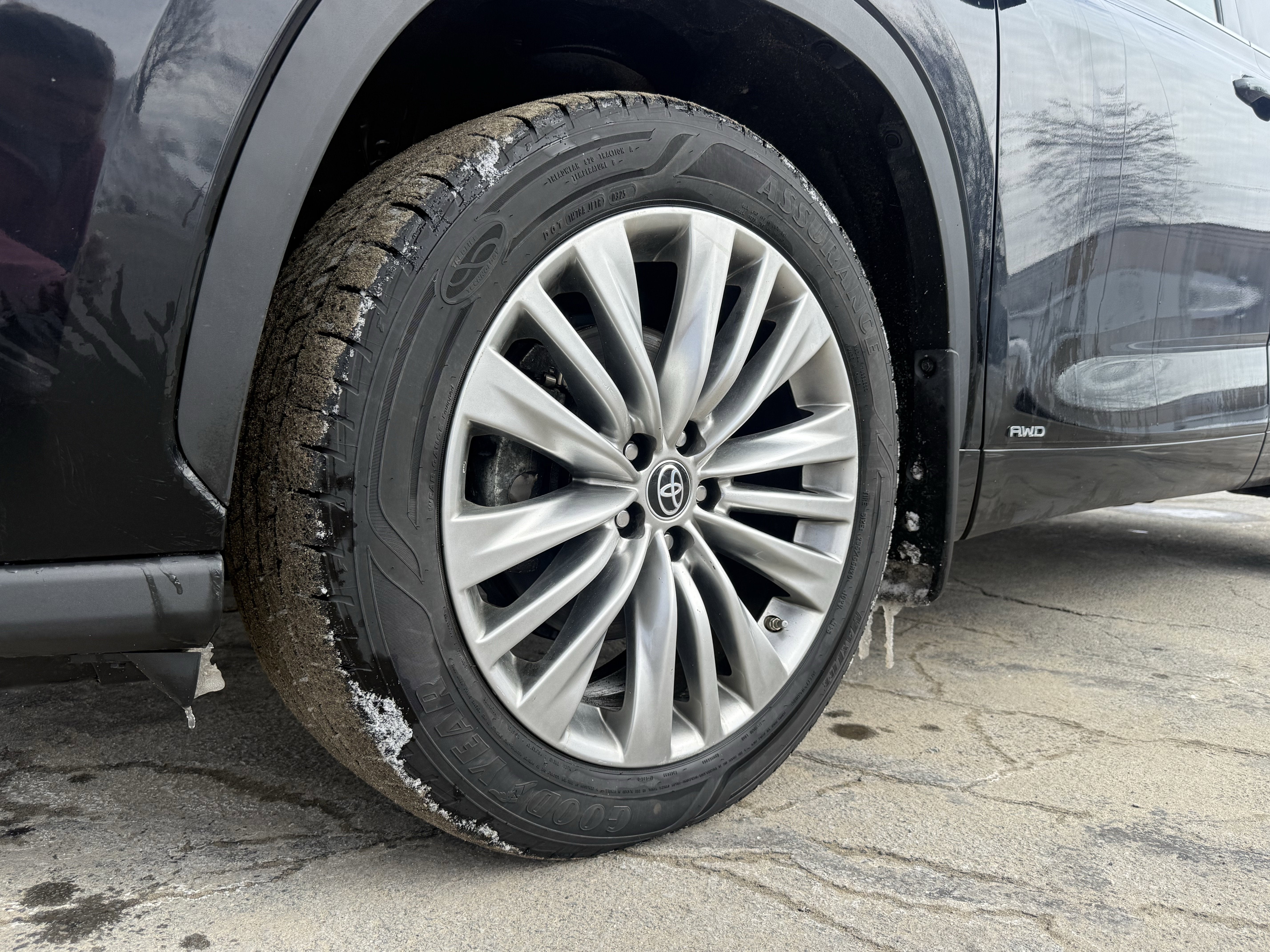 2023 Toyota Highlander Hybrid Platinum