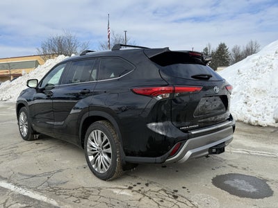 2023 Toyota Highlander Hybrid Platinum