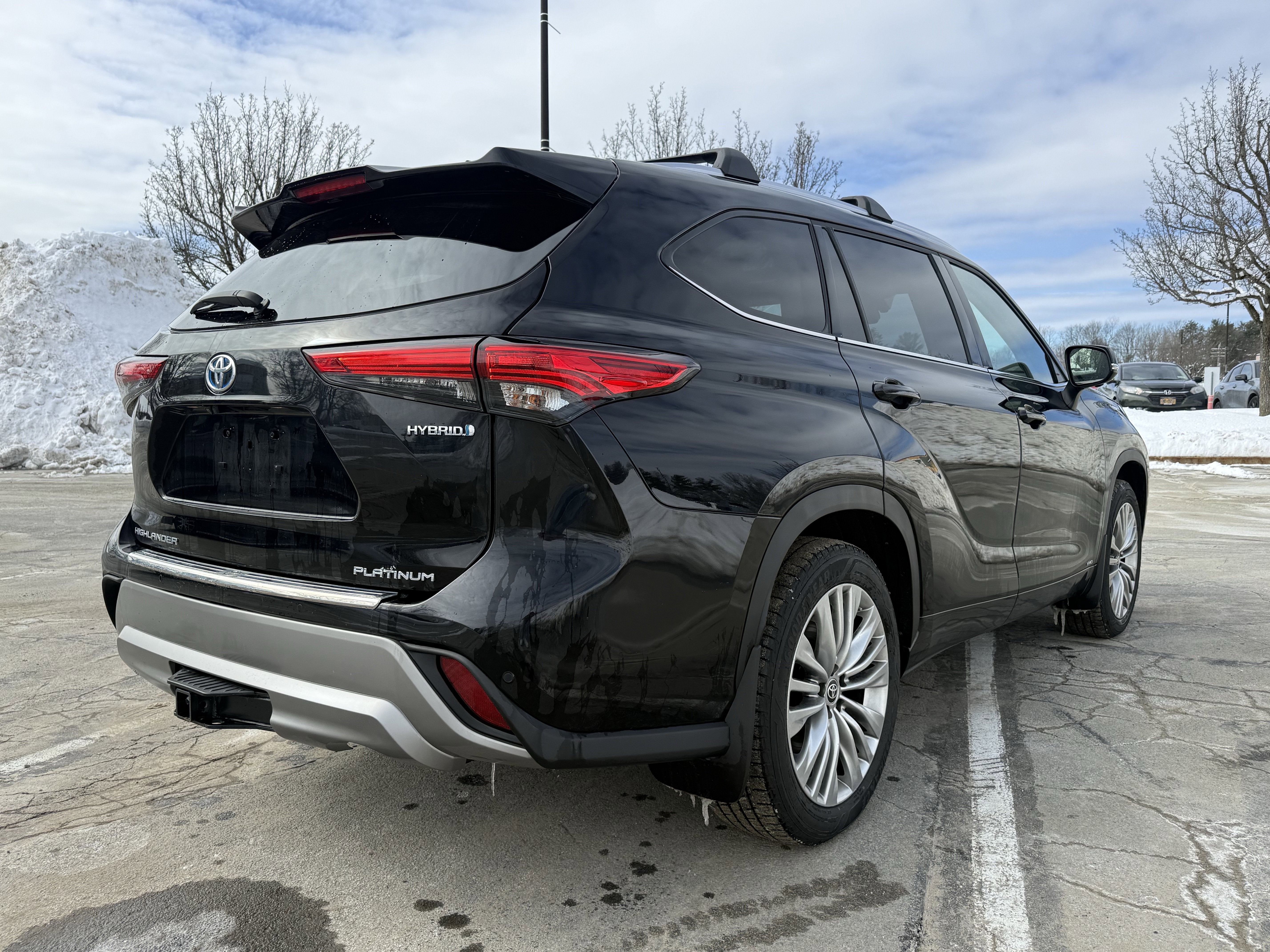 2023 Toyota Highlander Hybrid Platinum