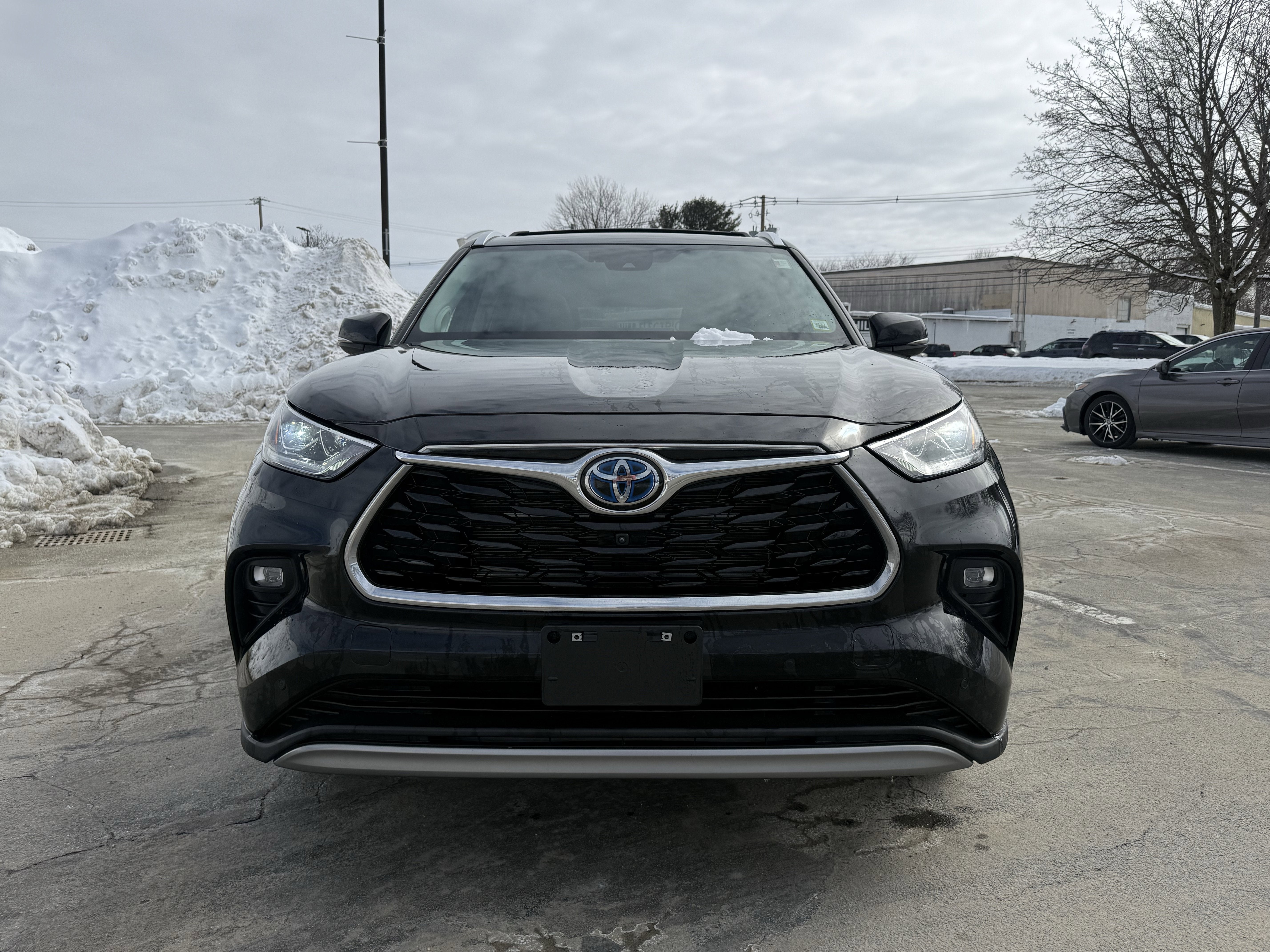 2023 Toyota Highlander Hybrid Platinum