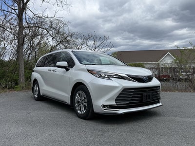 2023 Toyota Sienna Platinum 7 Passenger