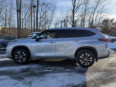 2024 Toyota Highlander Hybrid XLE