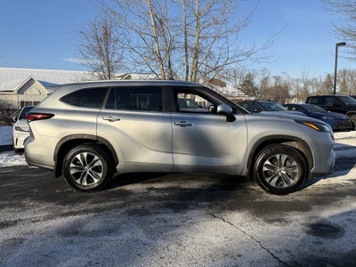 2024 Toyota Highlander Hybrid XLE