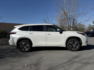 2025 Toyota Highlander XLE