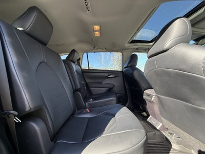 2025 Toyota Highlander XLE