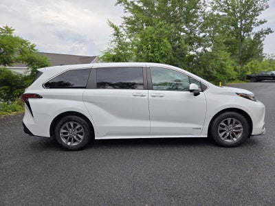 2021 Toyota Sienna LE