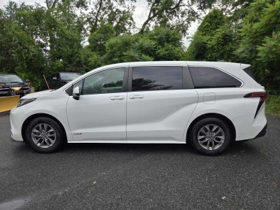 2021 Toyota Sienna LE