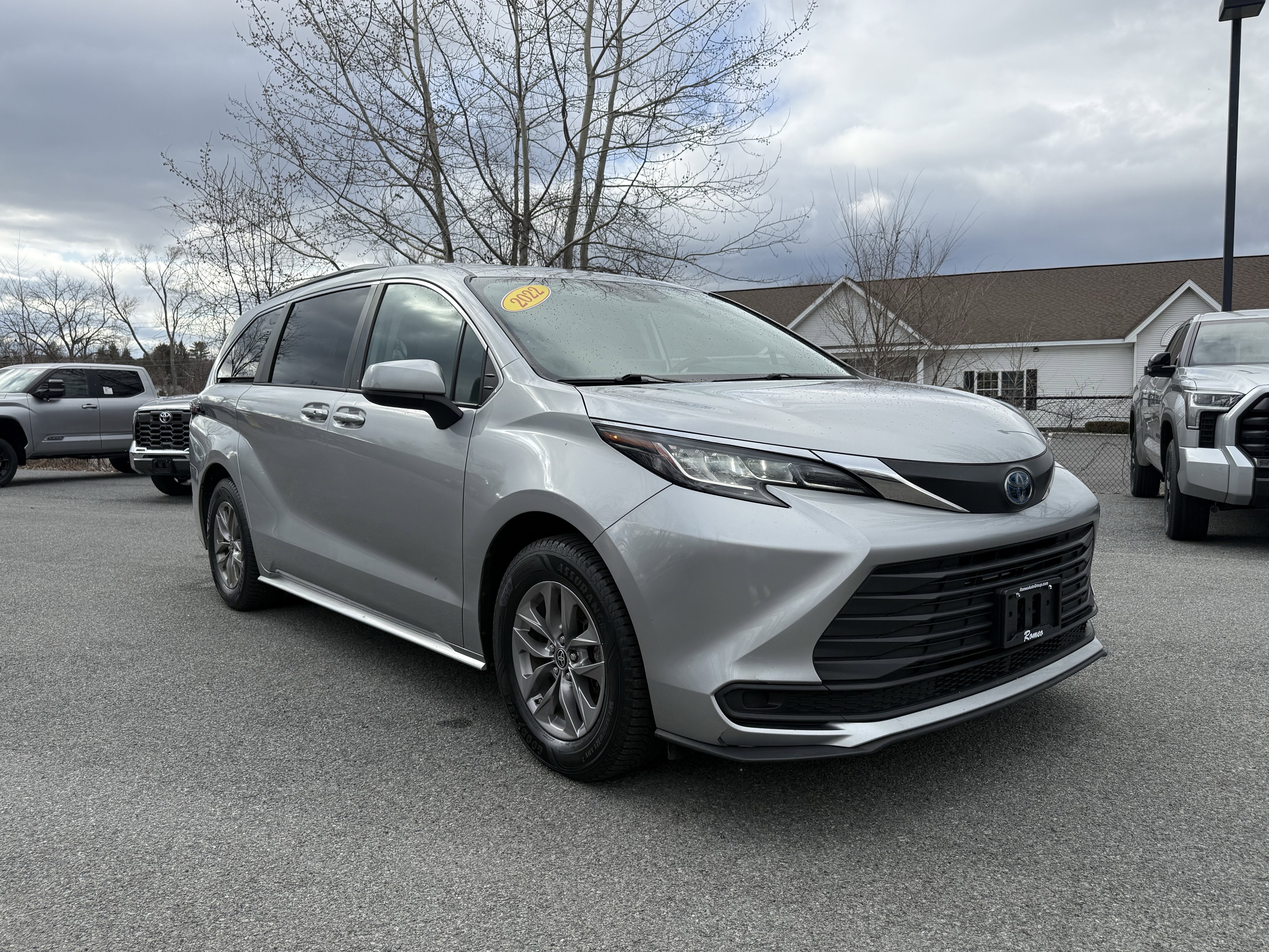 2022 Toyota Sienna LE 8 Passenger
