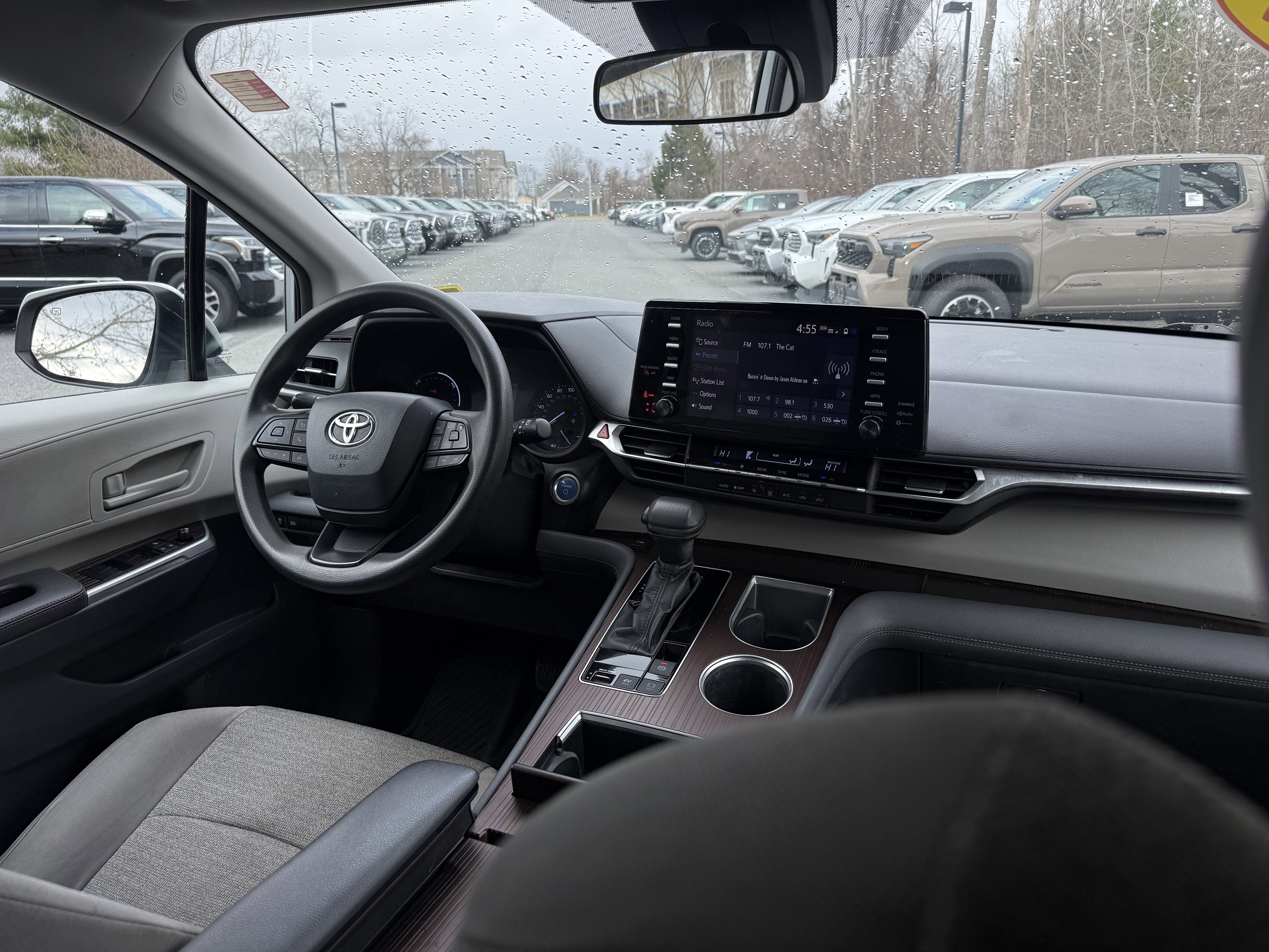 2022 Toyota Sienna LE 8 Passenger