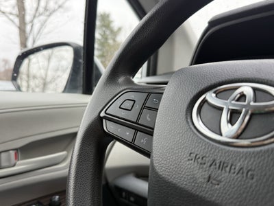 2022 Toyota Sienna LE 8 Passenger