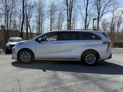 2022 Toyota Sienna LE 8 Passenger