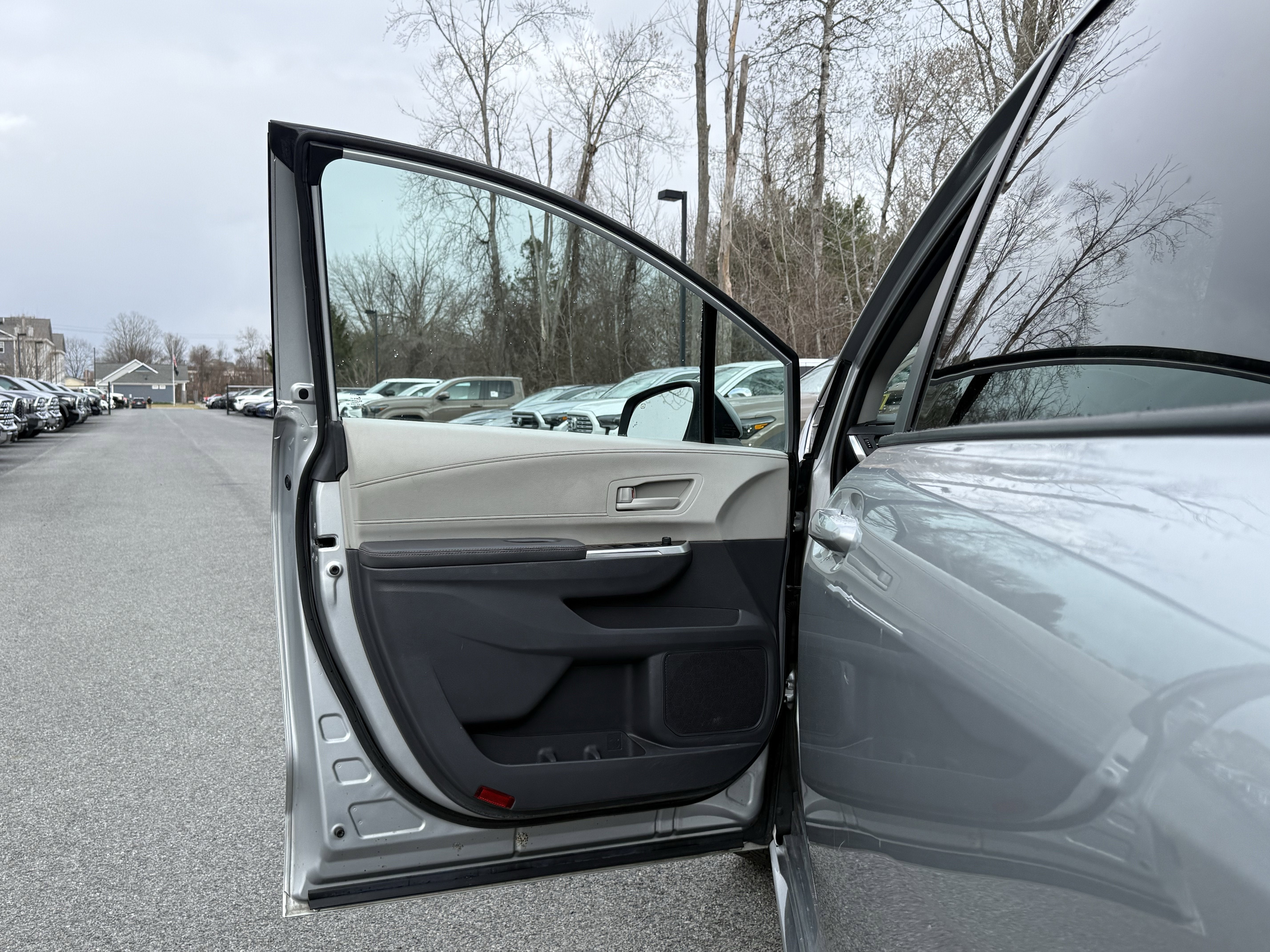 2022 Toyota Sienna LE 8 Passenger