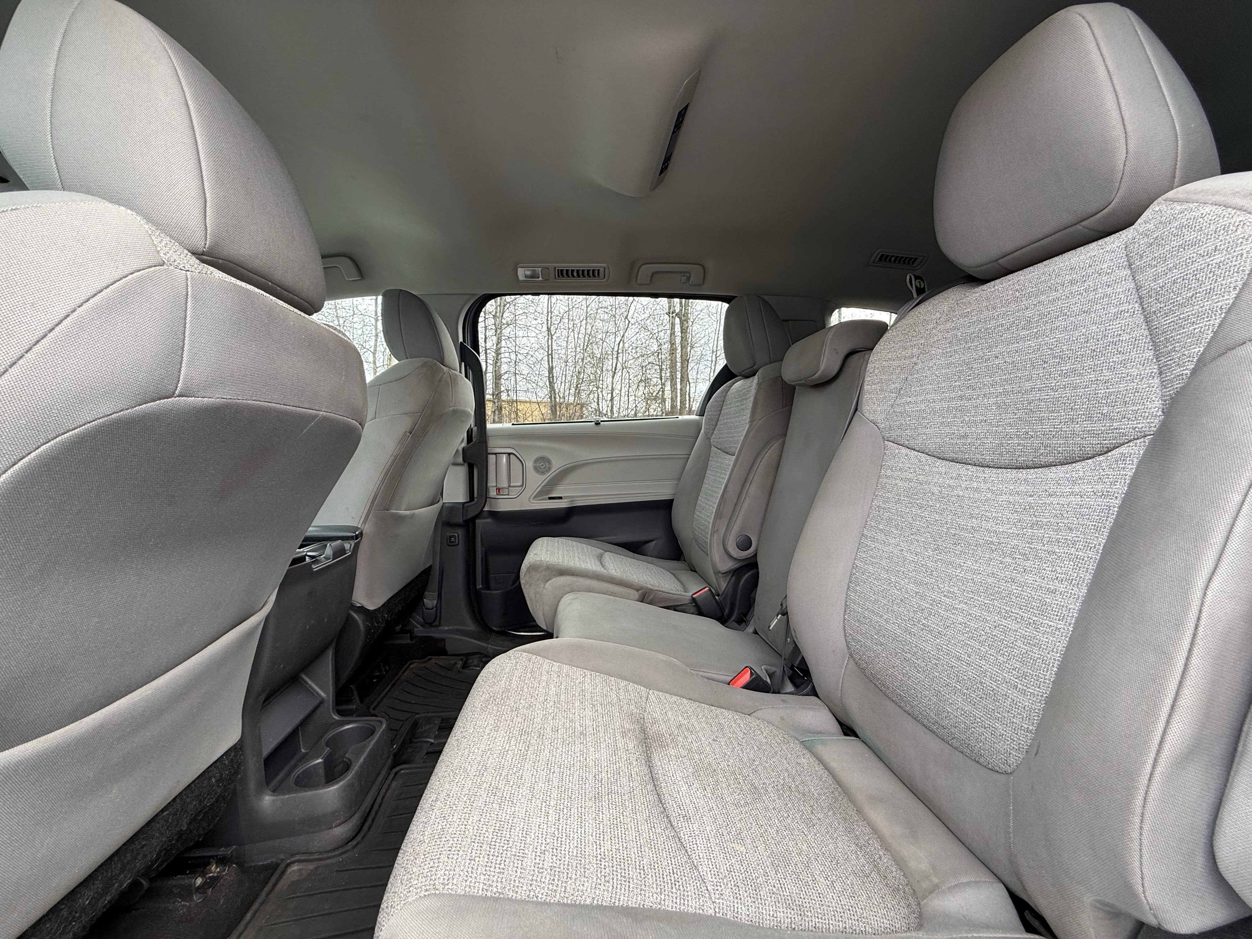 2022 Toyota Sienna LE 8 Passenger