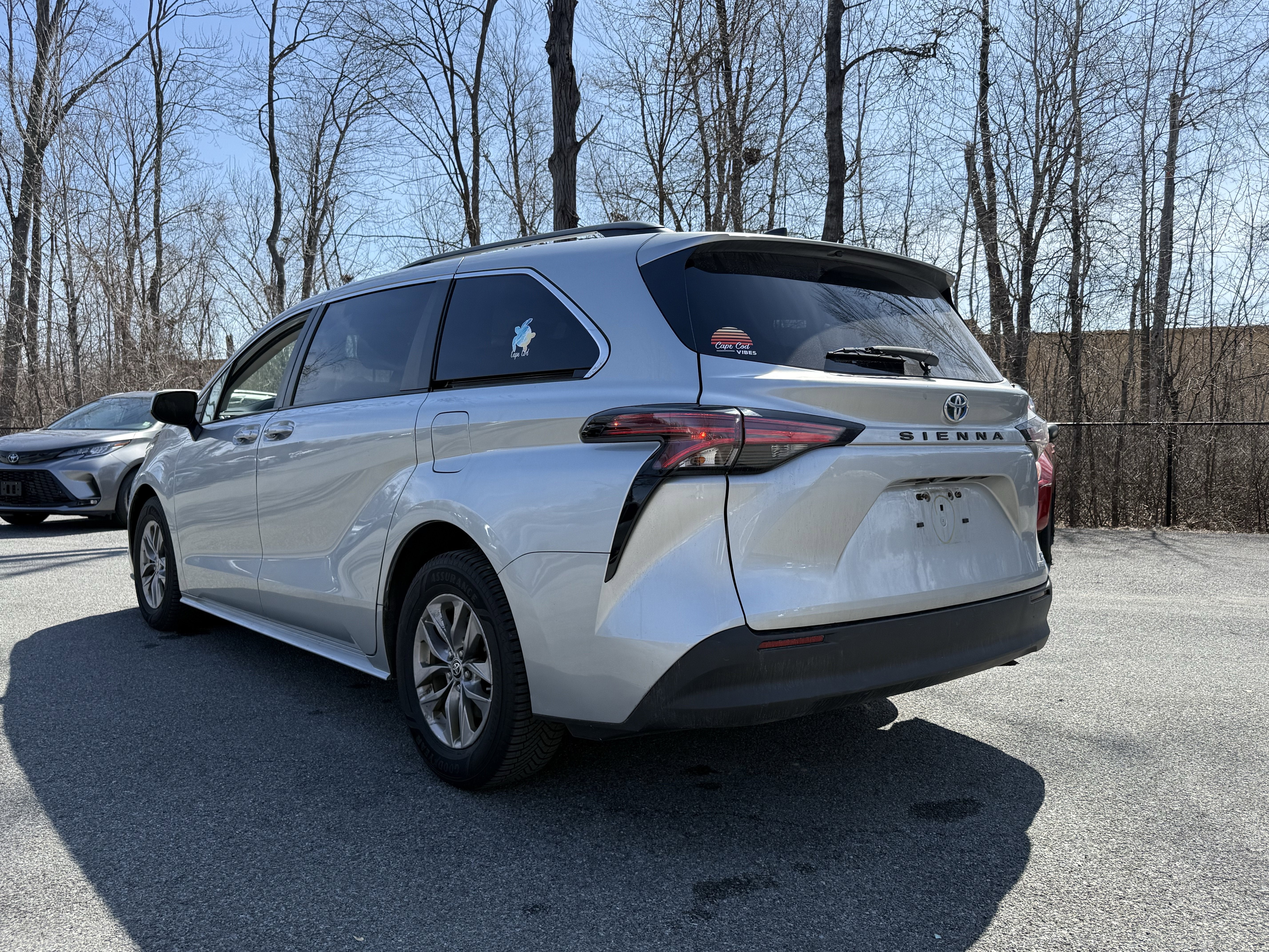 2022 Toyota Sienna LE 8 Passenger