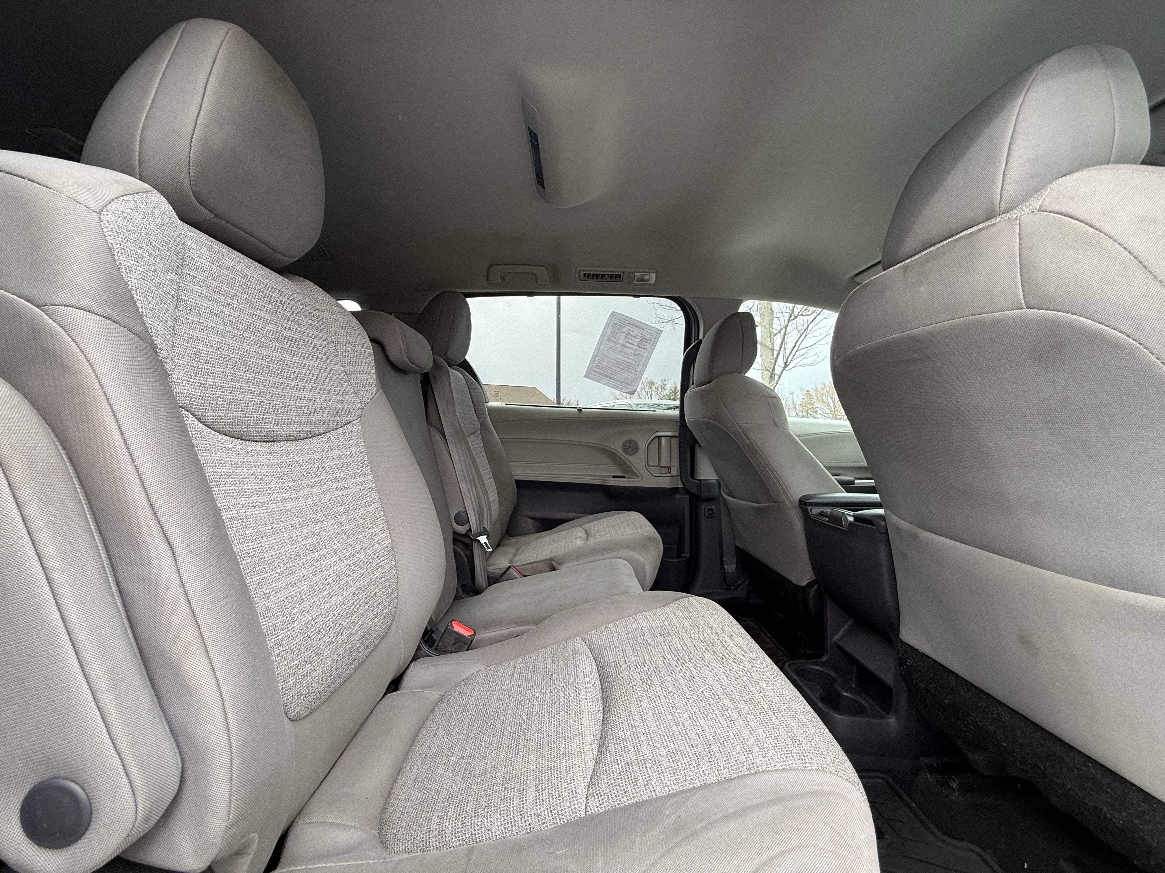 2022 Toyota Sienna LE 8 Passenger