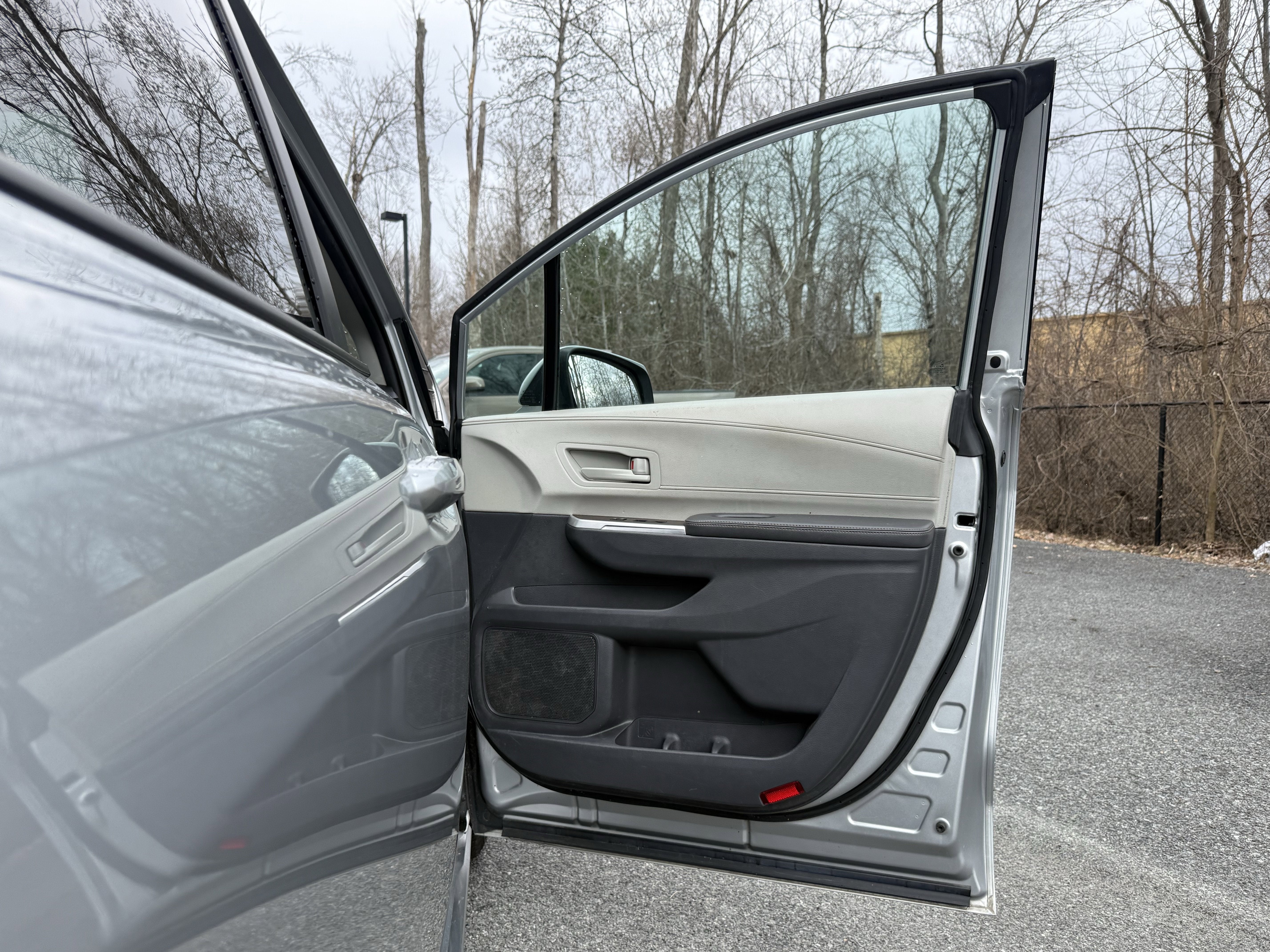 2022 Toyota Sienna LE 8 Passenger