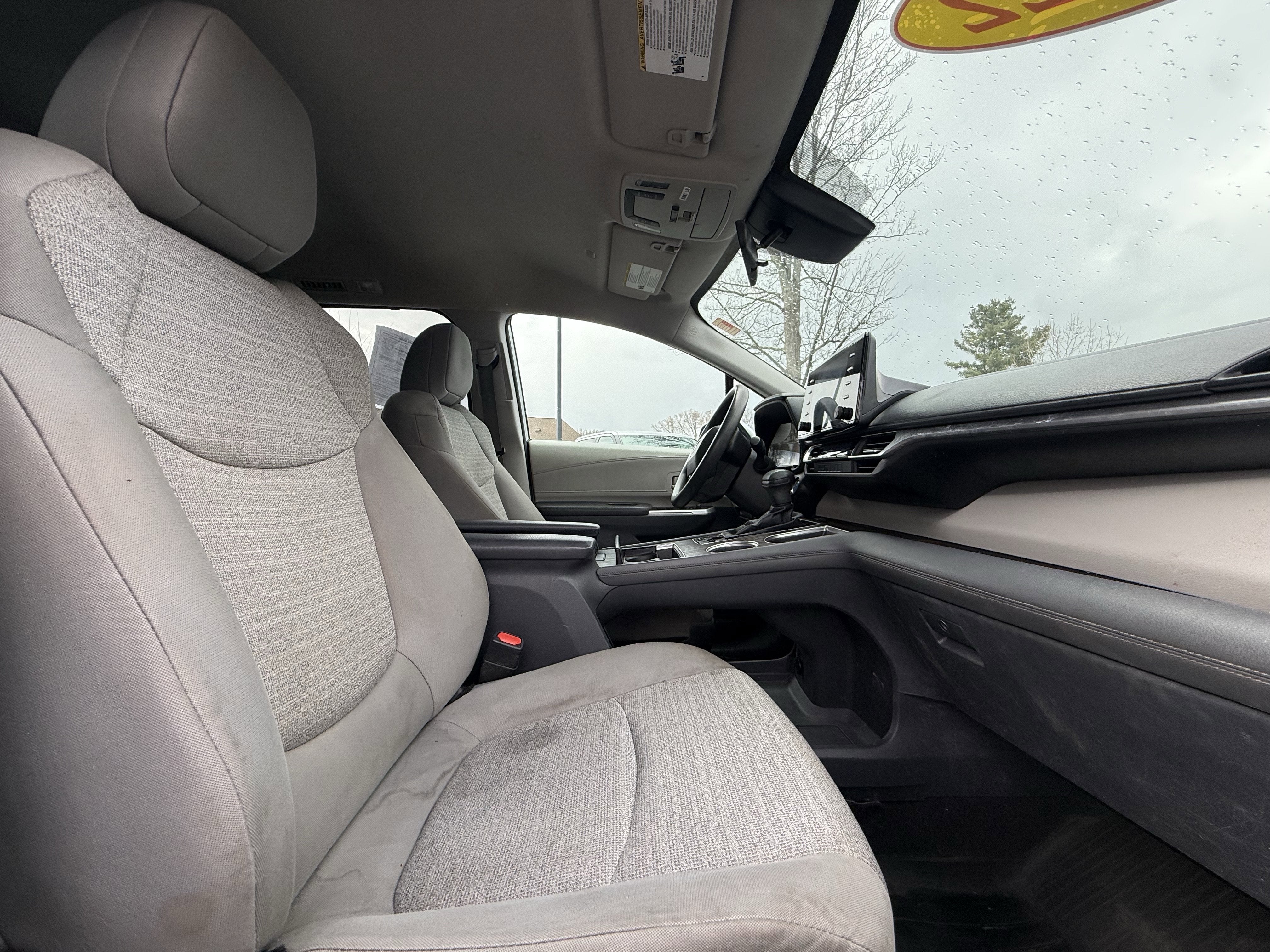 2022 Toyota Sienna LE 8 Passenger