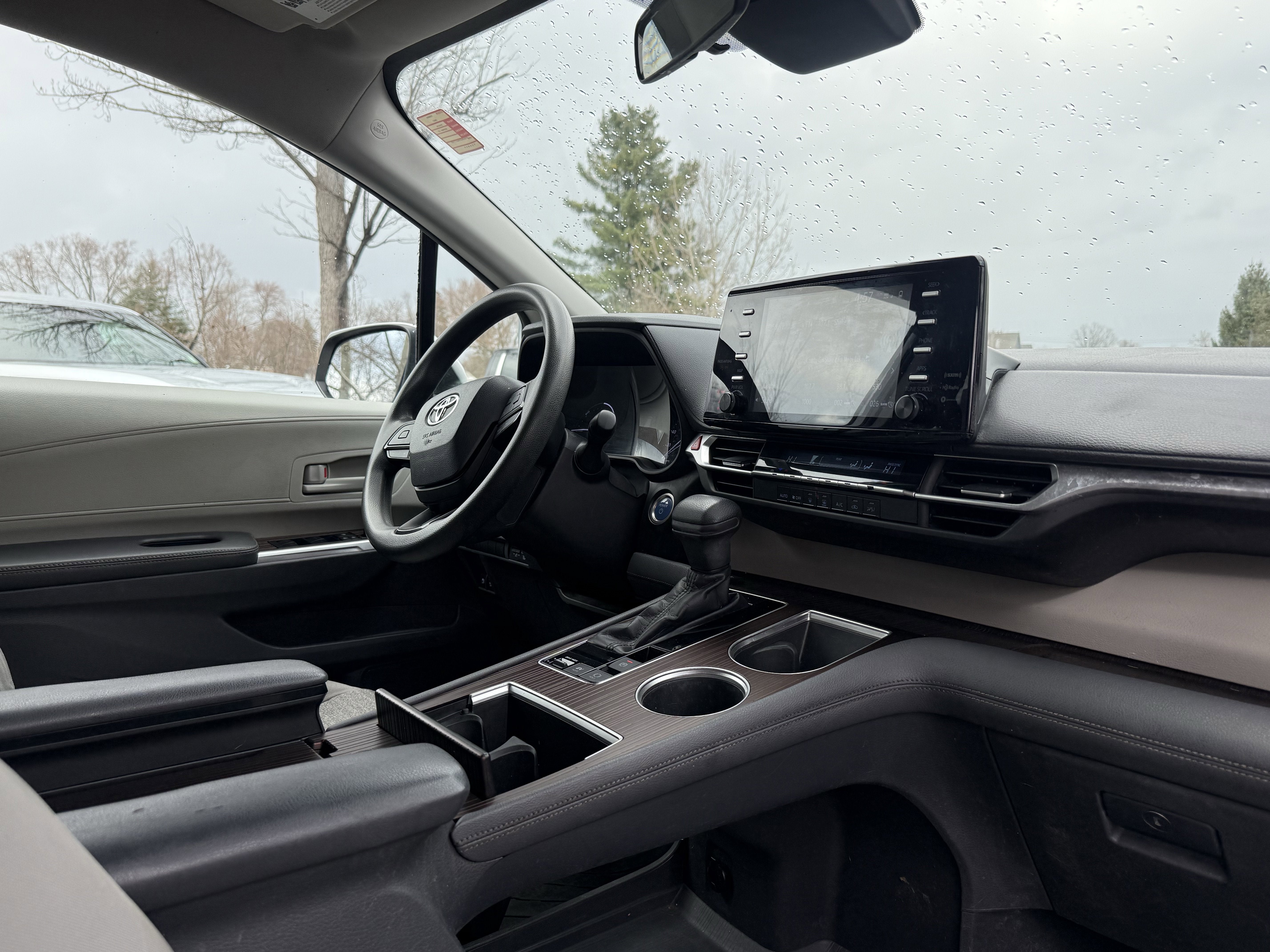 2022 Toyota Sienna LE 8 Passenger