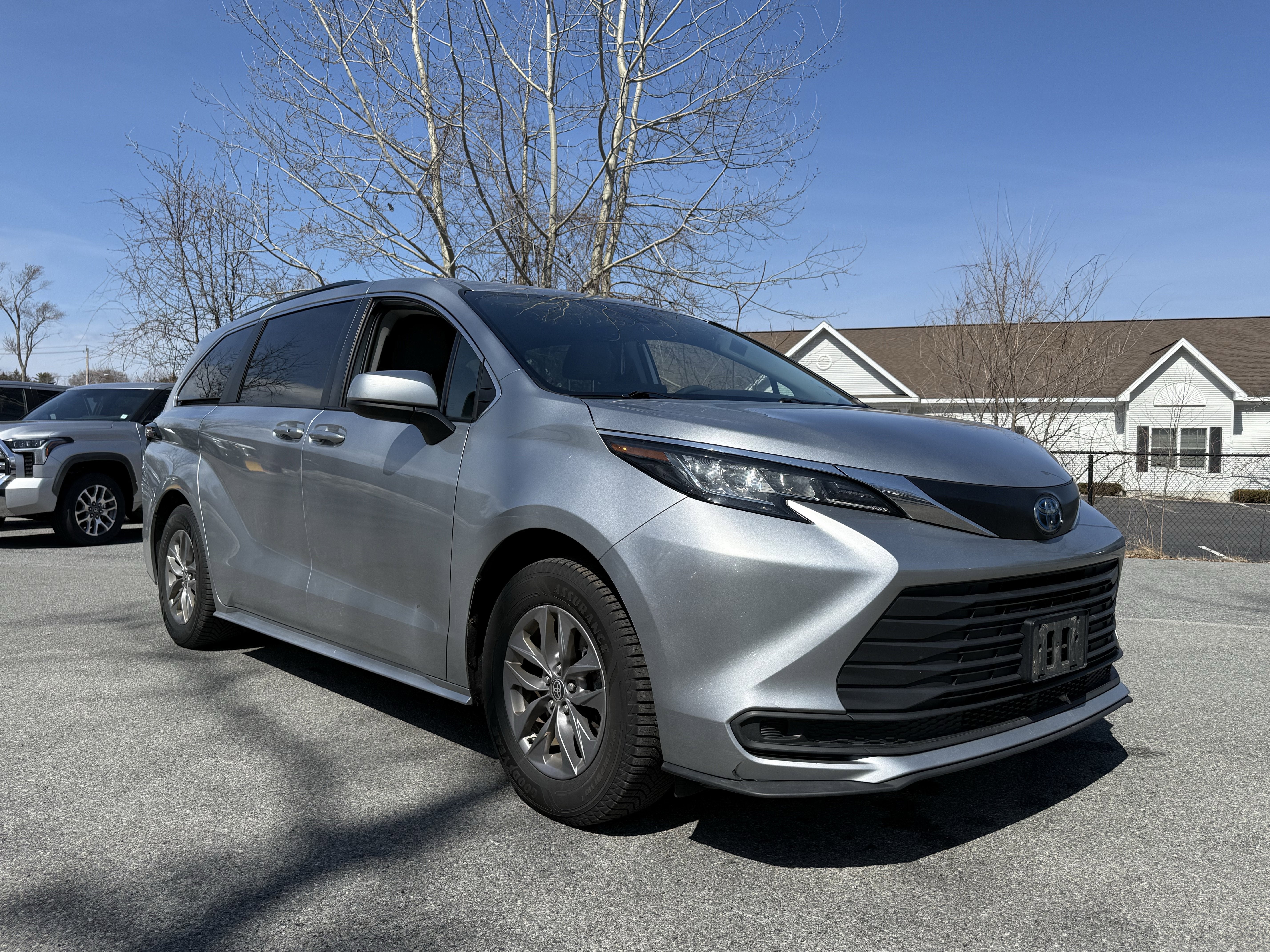 2022 Toyota Sienna LE 8 Passenger