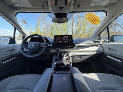 2022 Toyota Sienna LE 8 Passenger