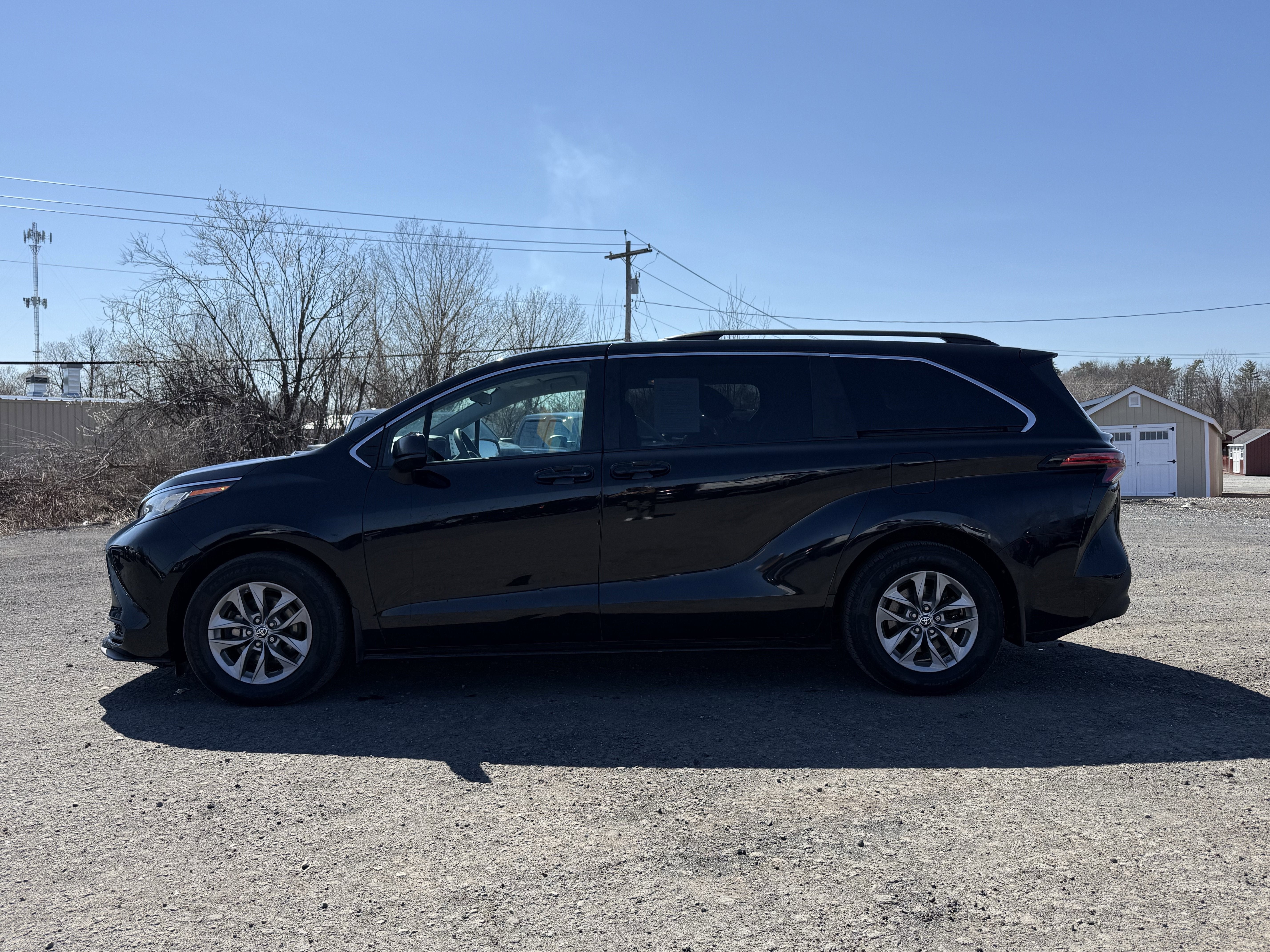 2022 Toyota Sienna LE 8 Passenger