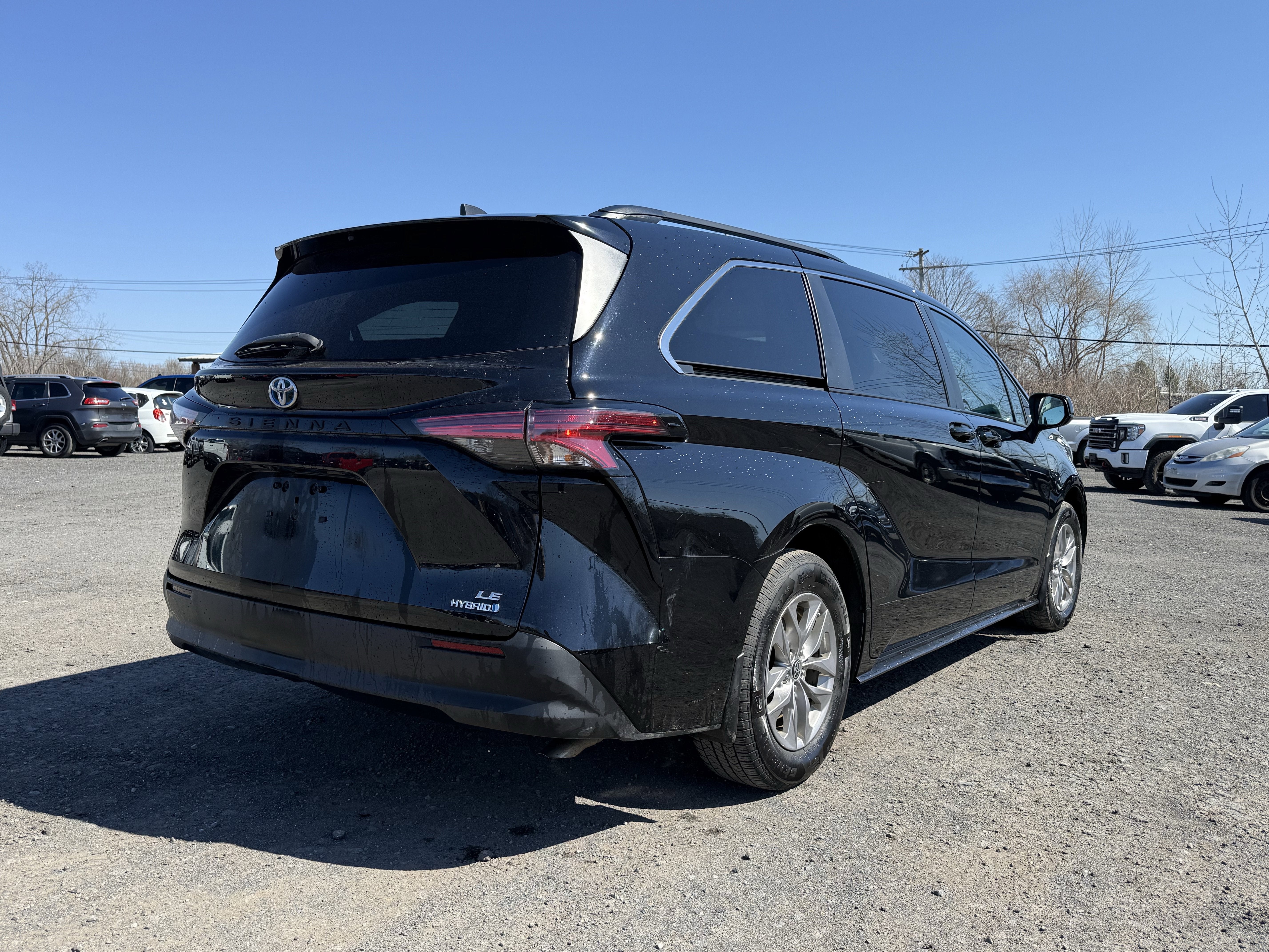2022 Toyota Sienna LE 8 Passenger