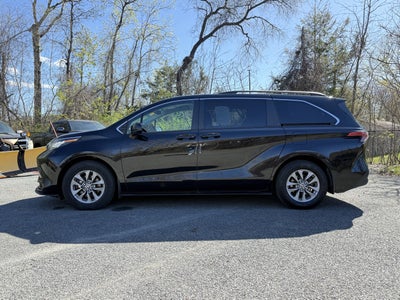2022 Toyota Sienna LE 8 Passenger