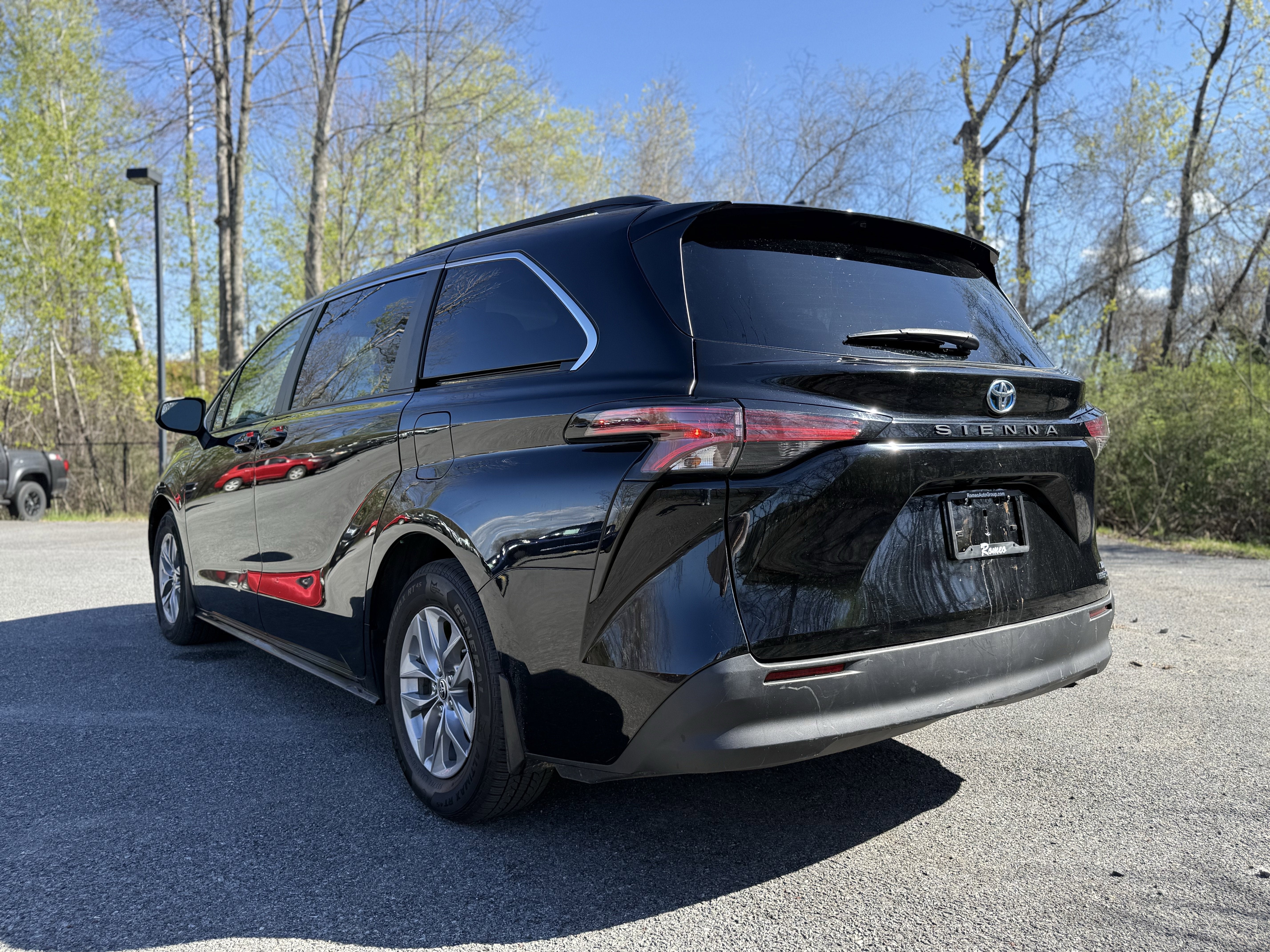 2022 Toyota Sienna LE 8 Passenger