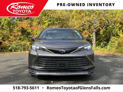 2021 Toyota Sienna LE 8 Passenger