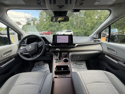 2022 Toyota Sienna LE 8 Passenger